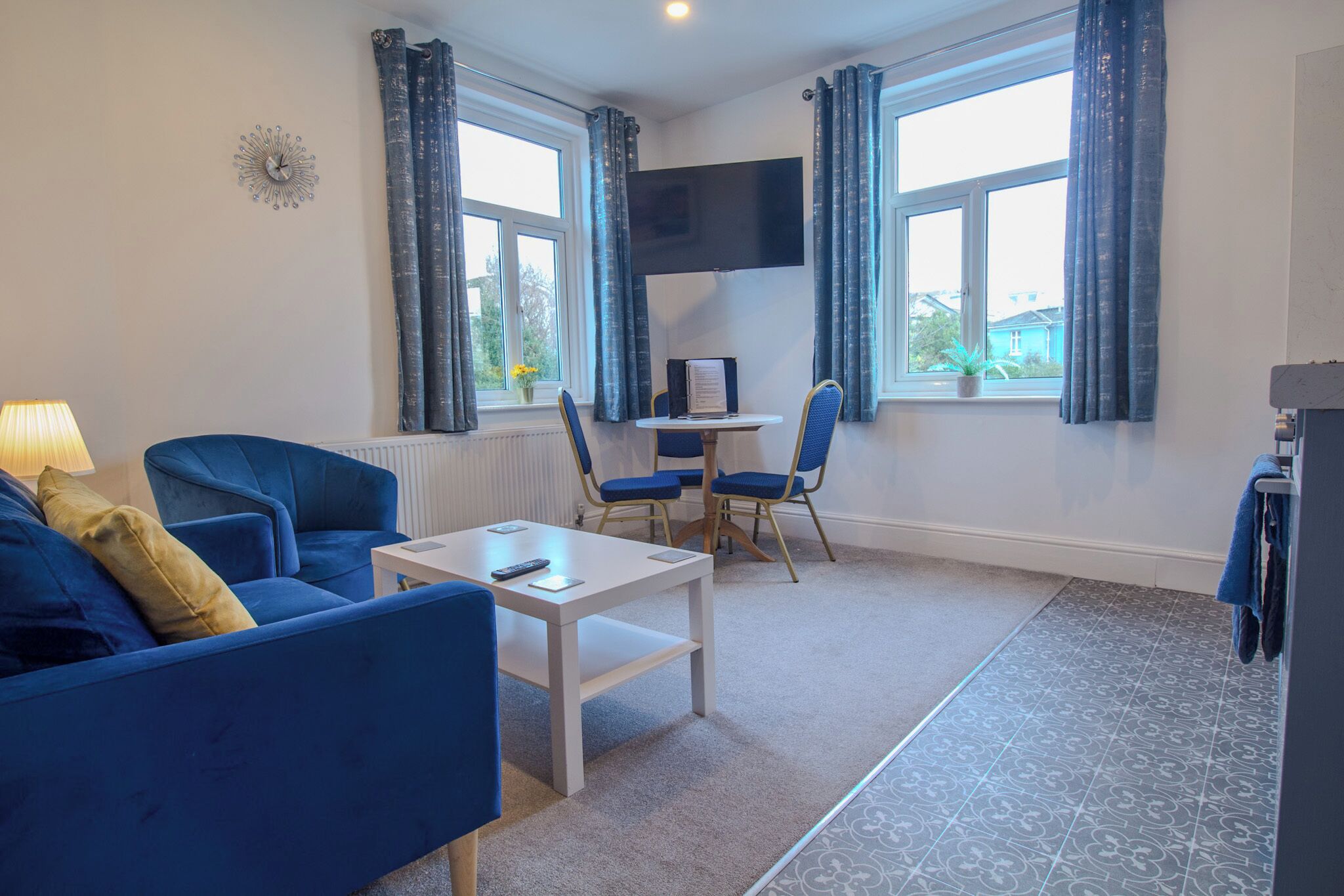 Standard Apartment, 2 Bedrooms, Non Smoking, Pets not allowed | Living area