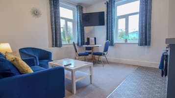 Standard Apartment, 2 Bedrooms, Non Smoking, Pets not allowed | Living area