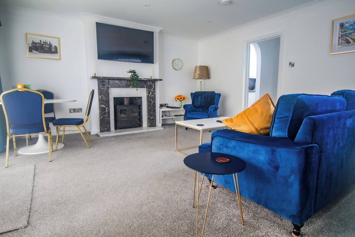 Superior Apartment, Balcony, Garden View | Living area