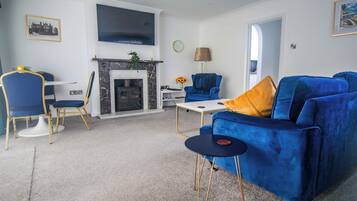 Superior Apartment, Balcony, Garden View | Living area