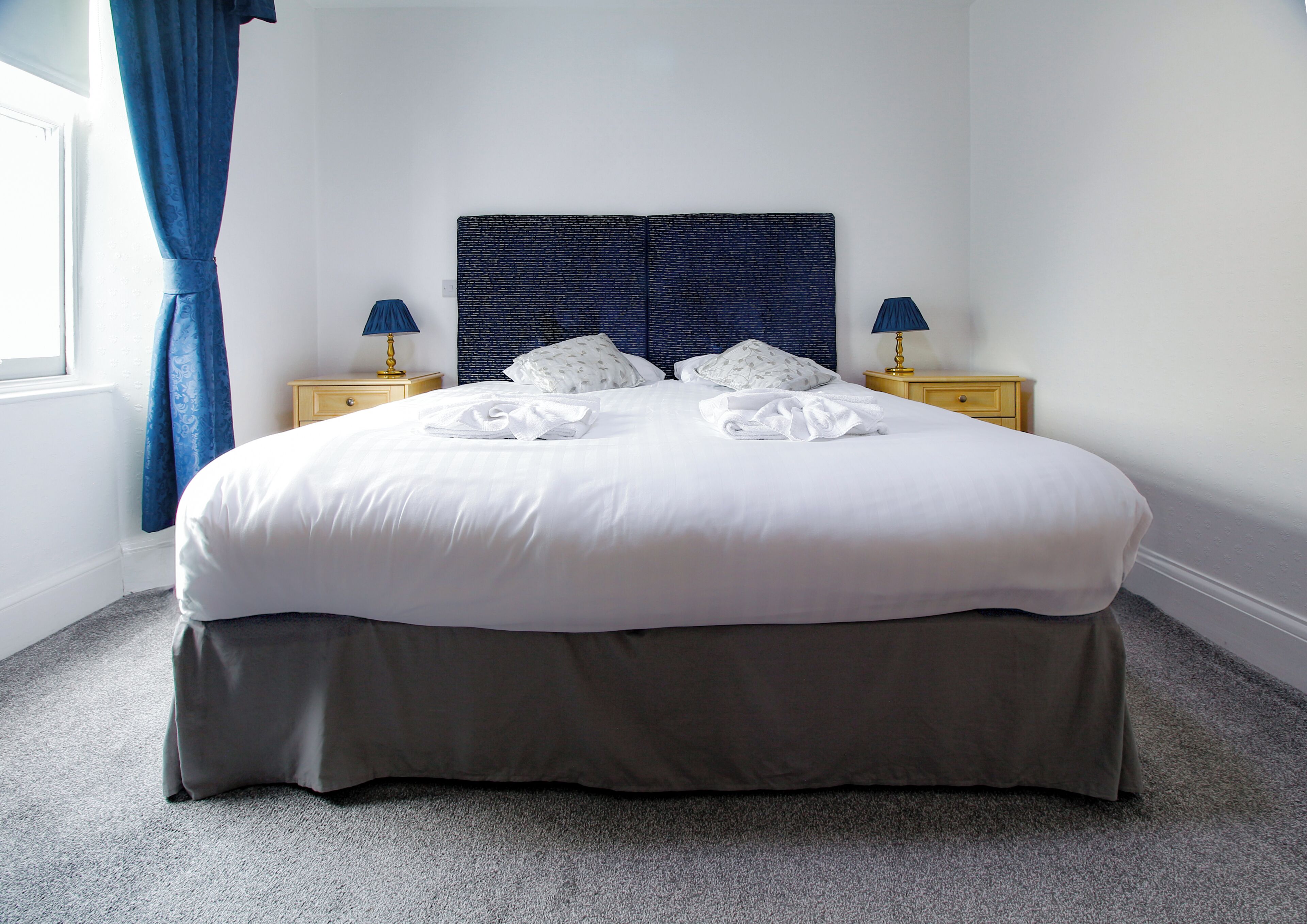 Standard Studio, 1 King Bed, Non Smoking, Refrigerator | Iron/ironing board, free WiFi