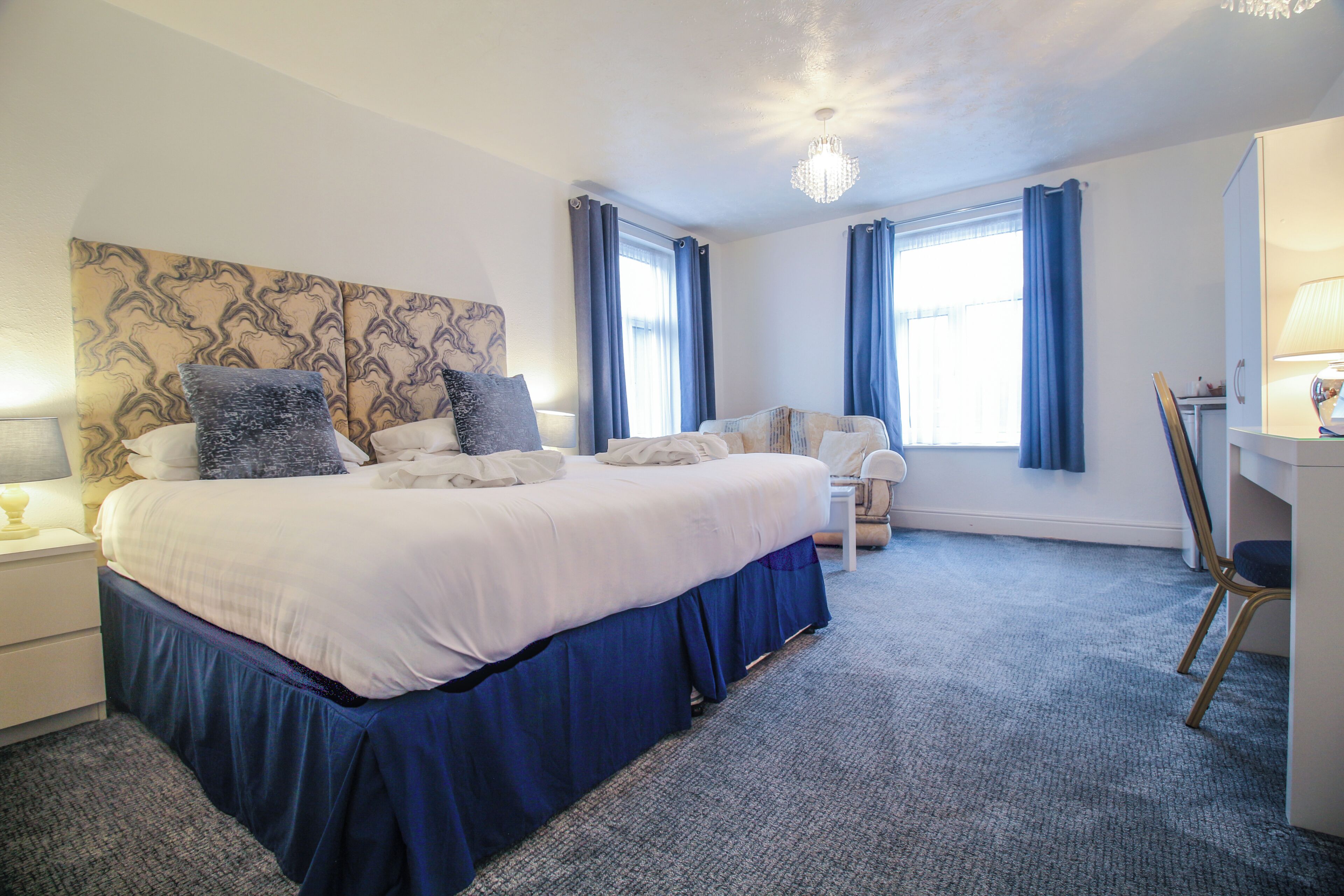 Classic Double Room, 1 King Bed, Non Smoking, Refrigerator | Iron/ironing board, free WiFi