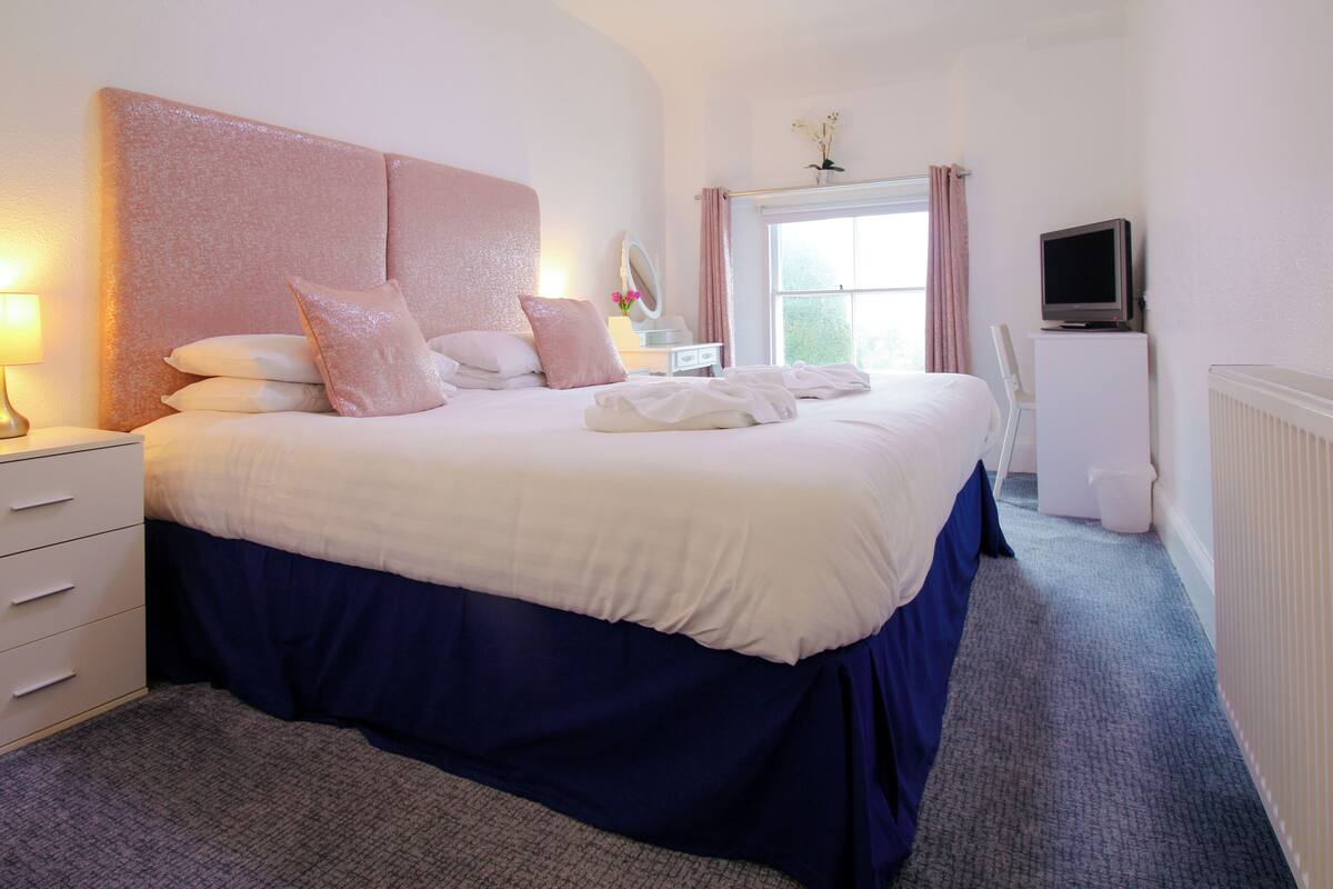 Superior Apartment, 2 Bedrooms, Non Smoking, Pets Not Allowed | Iron/ironing board (on request), WiFi (free)