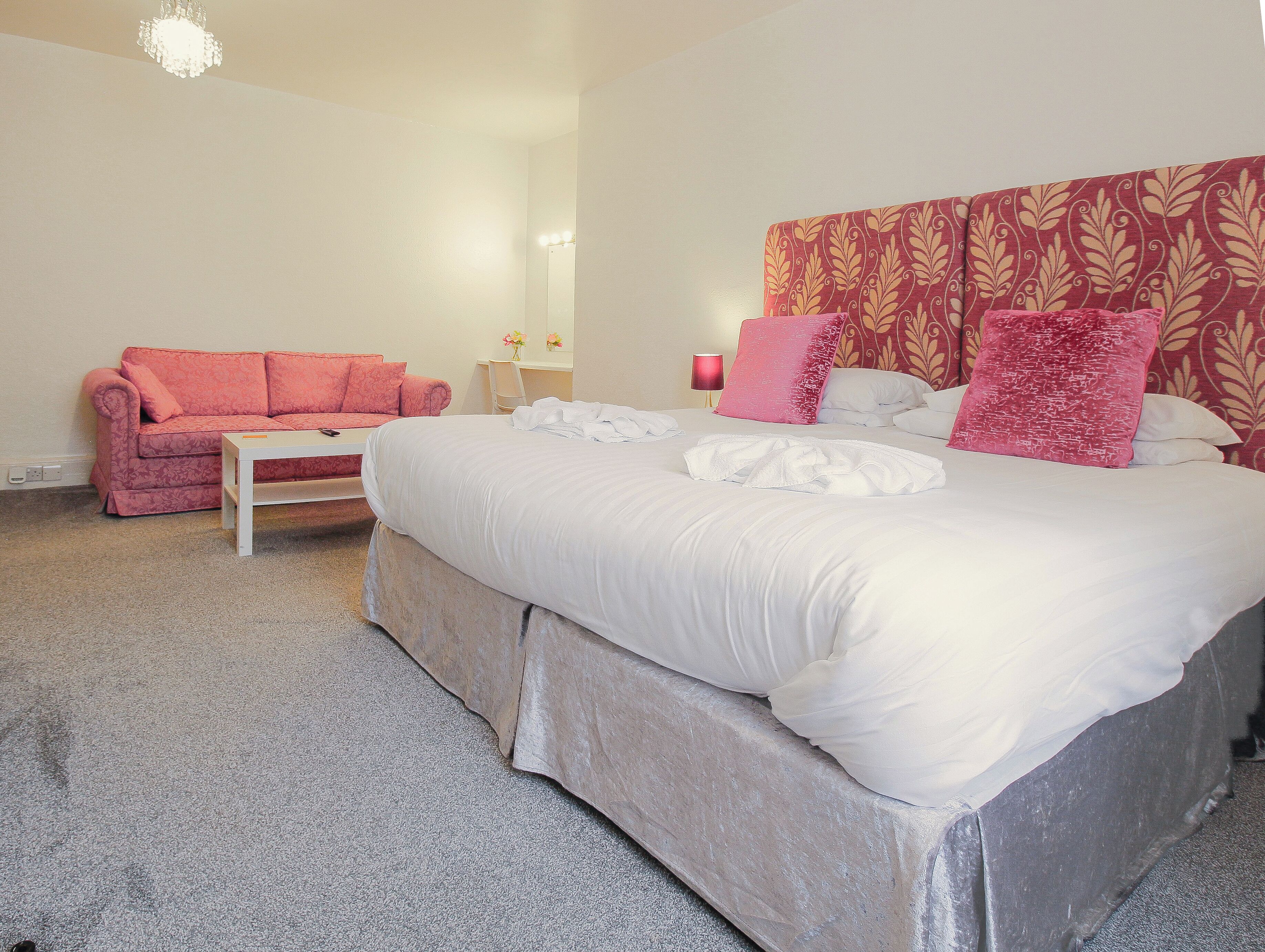 Classic Double Room, 1 King Bed, Non Smoking, Refrigerator | Iron/ironing board, free WiFi