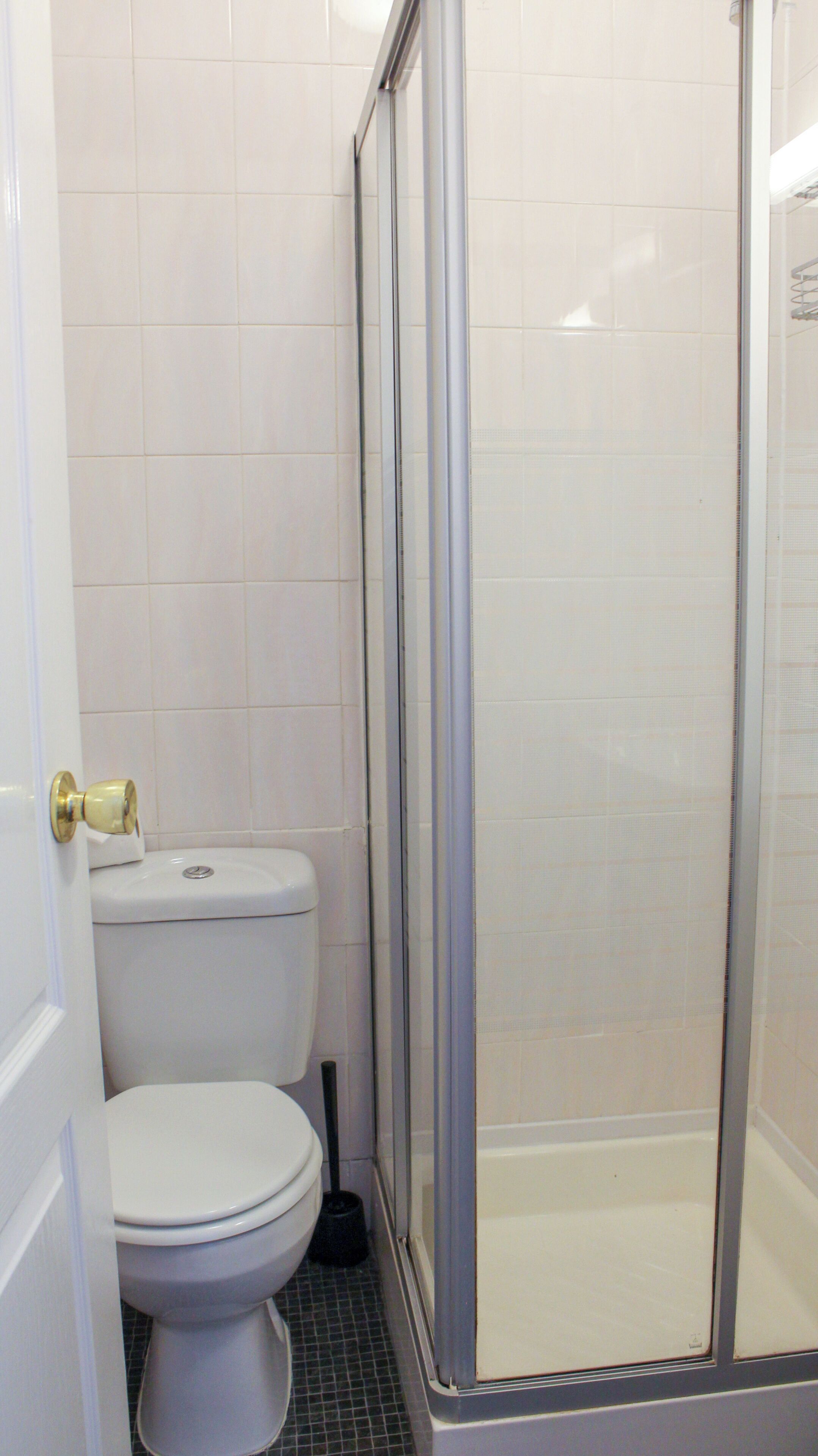 Standard Single Room, Garden View | Bathroom | Hair dryer, towels, soap, shampoo