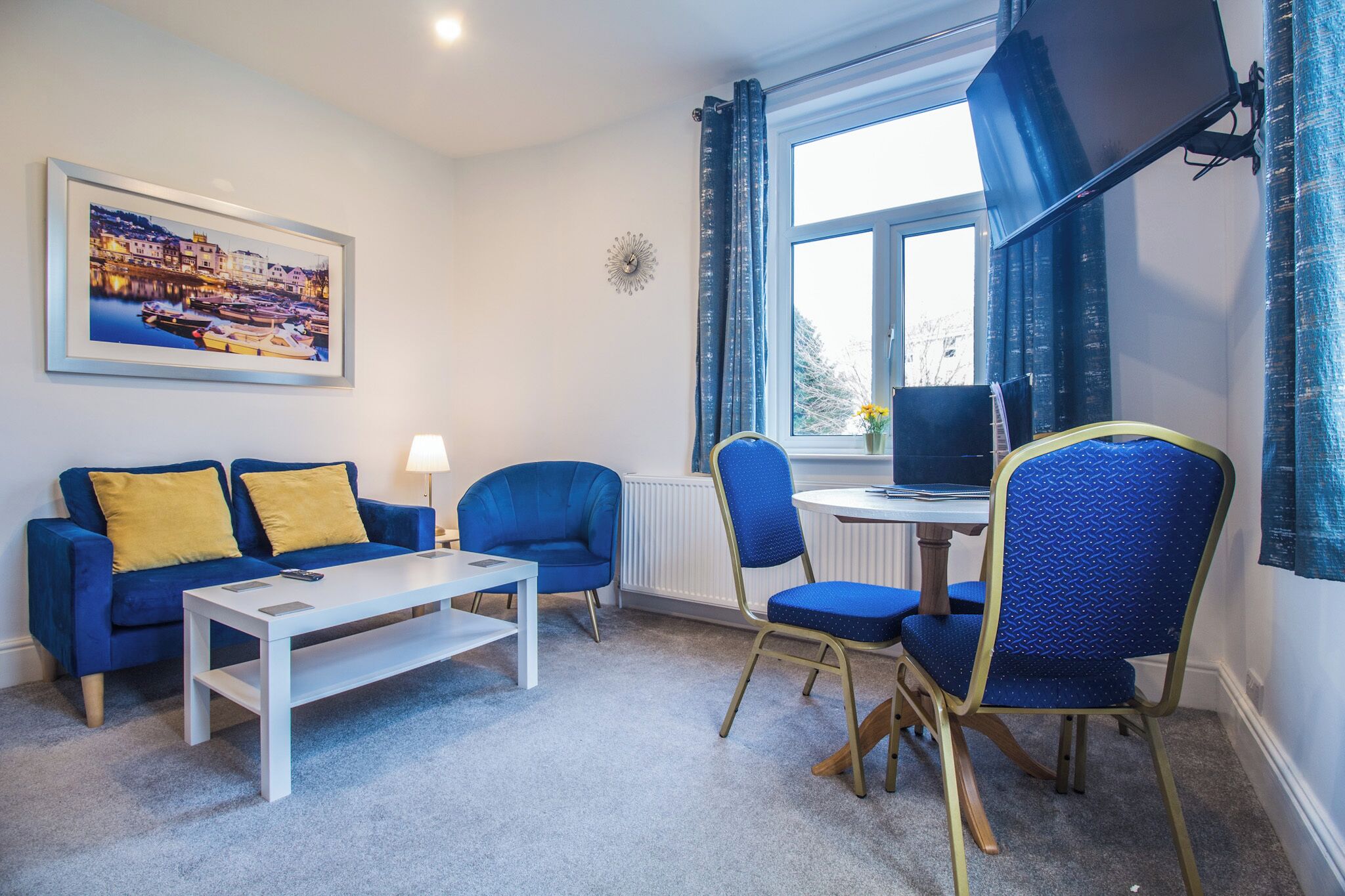 Standard Apartment, 2 Bedrooms, Non Smoking, Pets Not Allowed | Living area