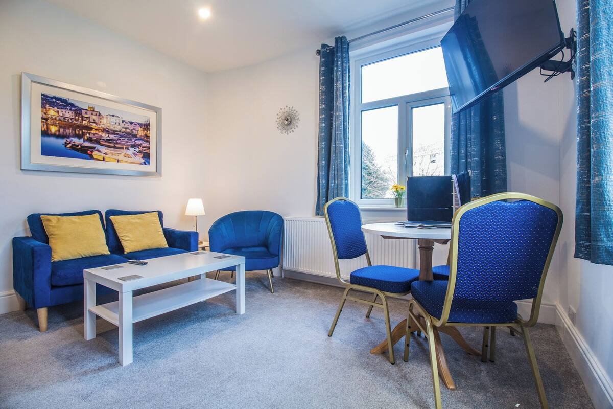 Standard Apartment, 2 Bedrooms, Non Smoking, Pets Not Allowed | Living area