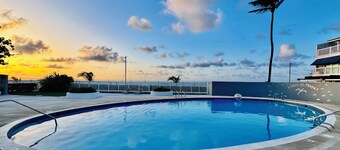 Sol Dorado Hoy: Family & Snowbird-Friendly Villa steps from Beach, Pool & Golf.
