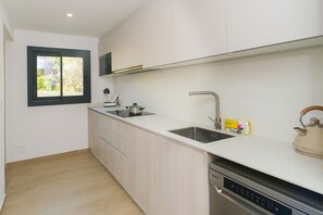 Private kitchen - WELCS APTO A14 MADRAGUE seafront (Rosas / Roses)