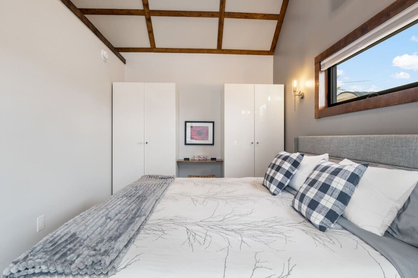 Desk, iron/ironing board, travel crib, WiFi