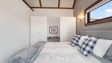 Desk, iron/ironing board, travel crib, WiFi