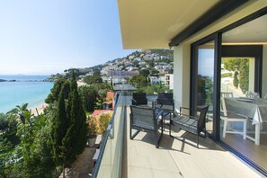 Outdoor dining - WELCS APTO A16 MADRAGUE sea front (Rosas / Roses)