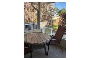 Outdoor dining - Welcoming to Paradise in Sebastian FL (Sebastian)