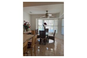 Dining - Welcoming to Paradise in Sebastian FL (Sebastian)