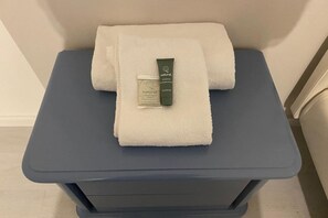 Shower, bidet, towels - On the Sanremo Seafront (Nonna Mary Apt.) (Sanremo)