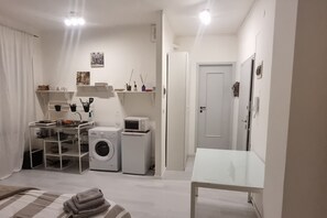 Interior - On the Sanremo Seafront (Nonna Mary Apt.) (Sanremo)