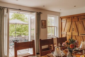 Dining - Gutherscale Lodge, a large home beneath Catbells (Newlands)