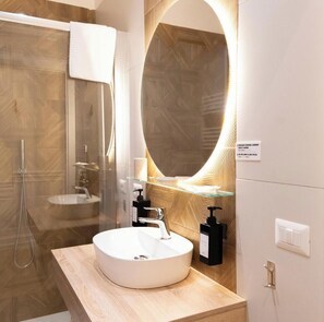 Basic Double Room, City View | Bathroom