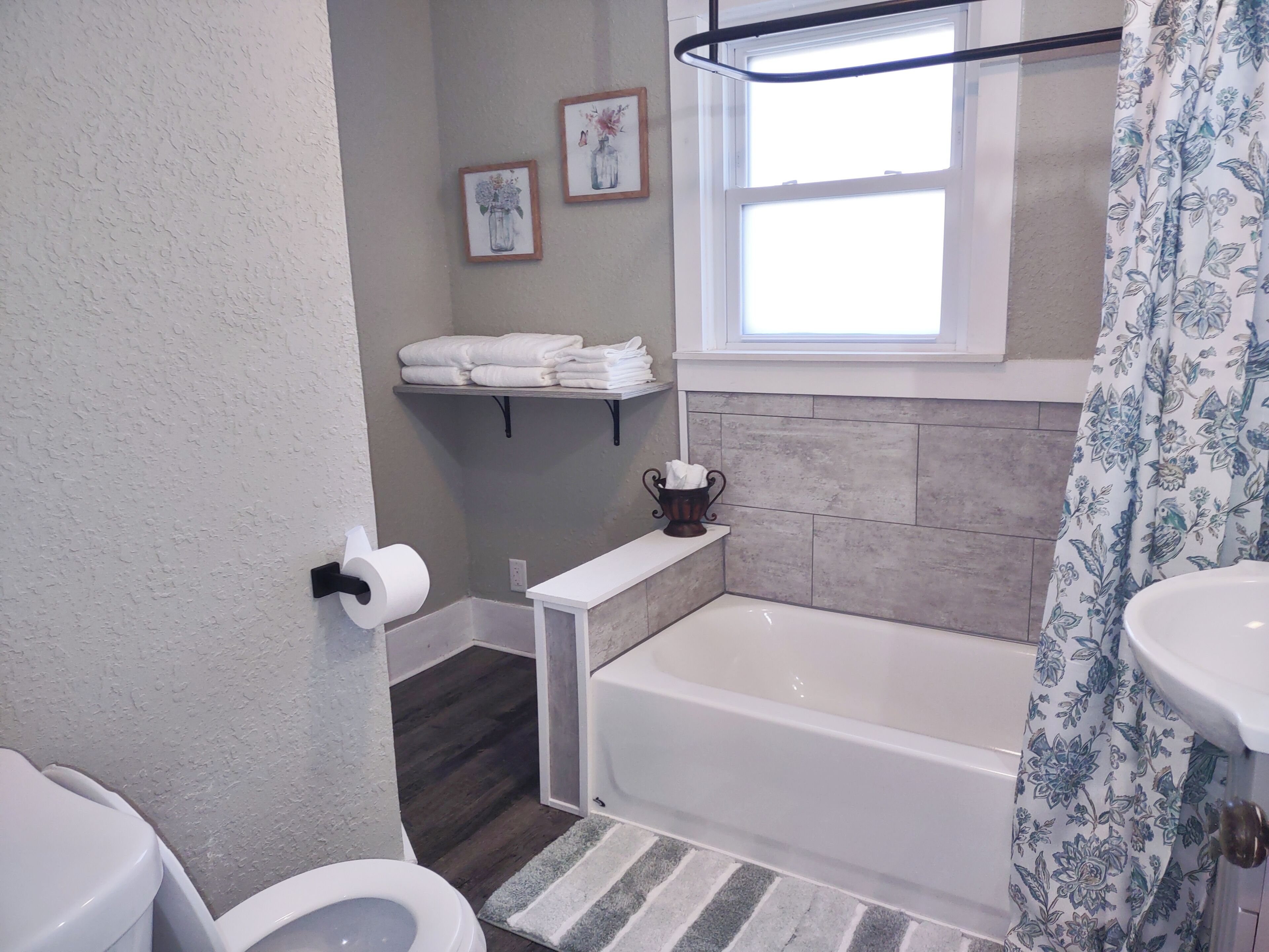Assecador de cabells, bidet, tovalloles i sabó 