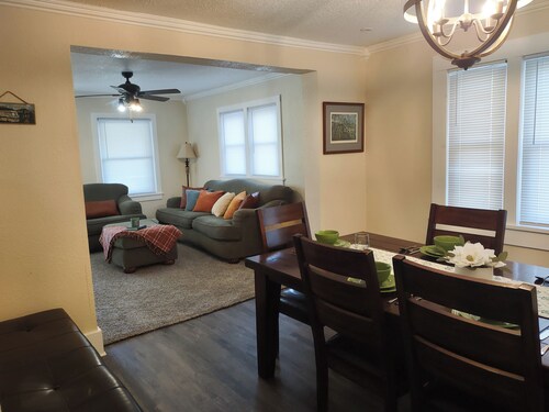Spacious 4-bedroom house in pleasant Robinson with AC