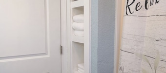Spacious 4-bedroom house in pleasant Robinson with AC