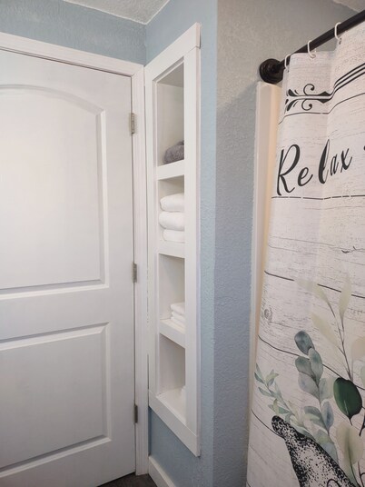 Spacious 4-bedroom house in pleasant Robinson with AC