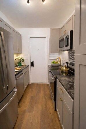 Fridge, microwave, oven, stovetop - The Revival - A Civil Rights Trail Retreat (Montgomery)
