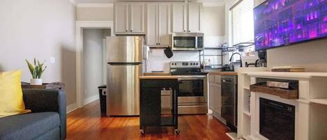 Coffee/tea maker, fridge, microwave, oven