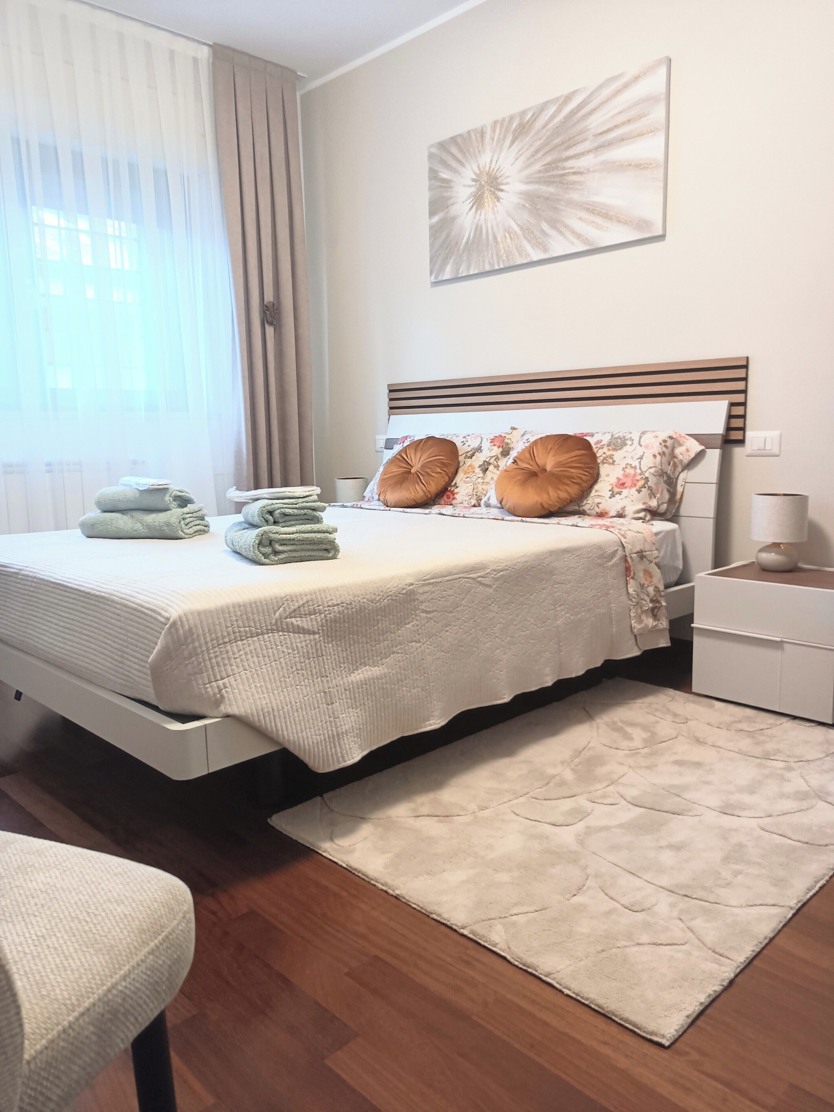 Iron/ironing board, WiFi, bed sheets