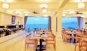 Dining - May Ngu Sac - Iridescent Clouds Hotel (Vinh Hoa)