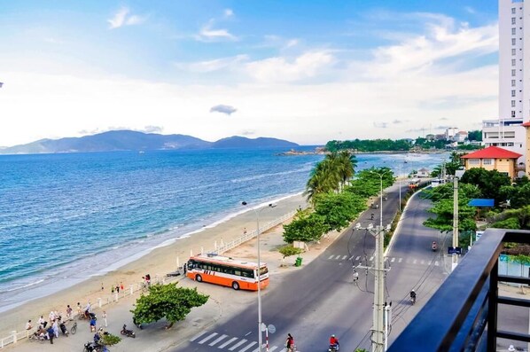 Beach - May Ngu Sac - Iridescent Clouds Hotel (Vinh Hoa)