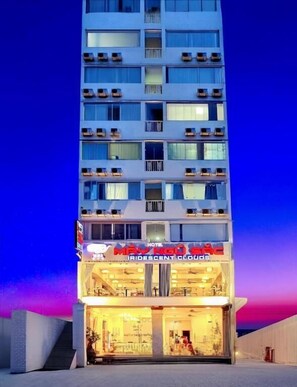 Exterior - May Ngu Sac - Iridescent Clouds Hotel (Vinh Hoa)