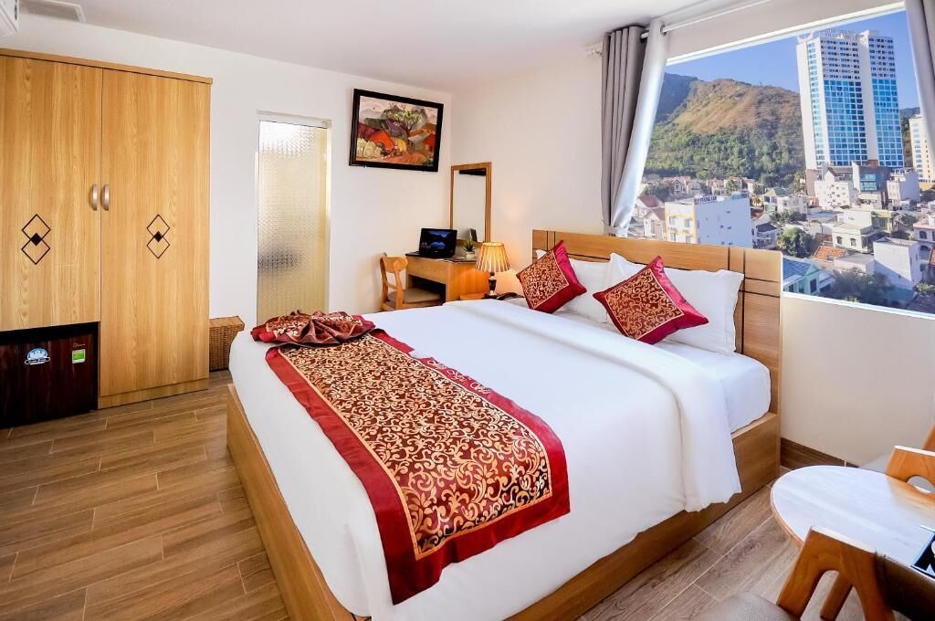 Deluxe Double Room, Sea View | In-room safe, soundproofing, free WiFi, wheelchair access