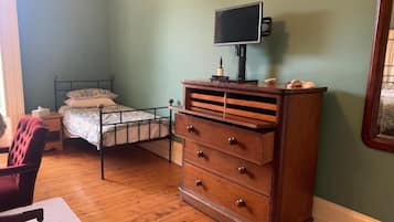 Luxury Triple Room, Garden View | Free WiFi