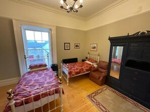 Zweibettzimmer, Blick auf den Innenhof | Kostenloses WLAN