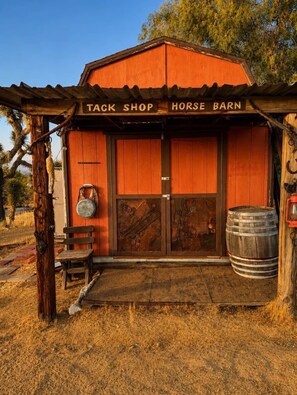 Exterior - Coyote Ranch | Western Desert Escape (Yucca Valley)