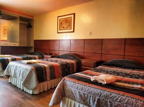 Family Room | Iron/ironing board, free WiFi - hotel mamatila (Lima)