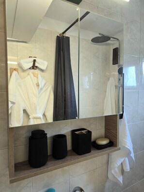 Bathroom - ANEMOS Garden House • Cozy Home with Private Garden & Outdoor Dining (Νέα Καλλικράτεια)