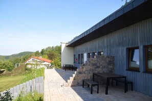 Outdoor dining - Apartment '2 Studio' with Mountain View, Private Terrace and Wi-Fi (Ruhla)