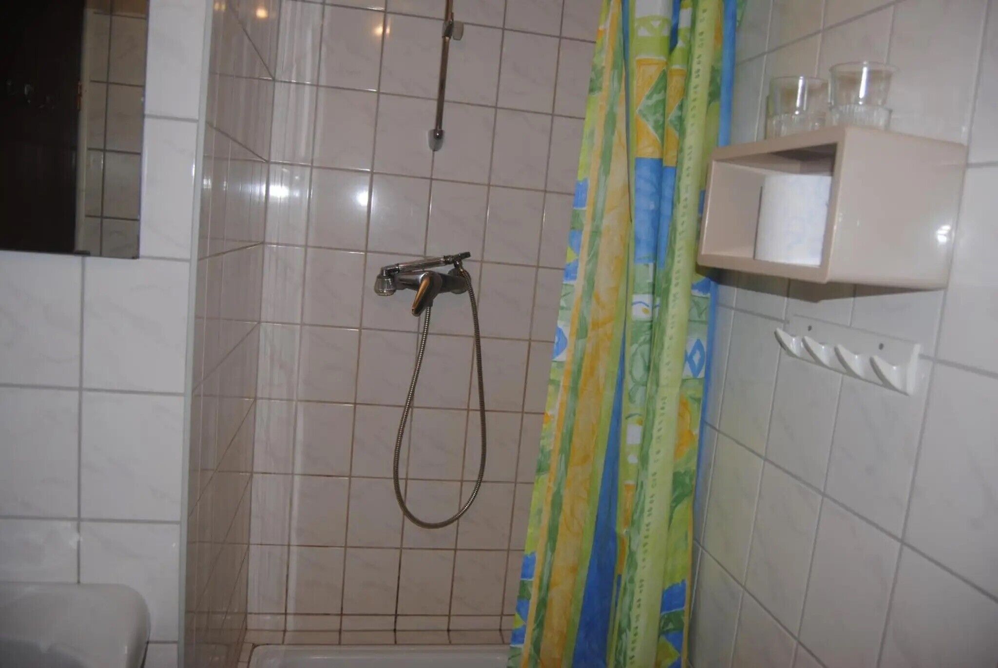 Een douche, een haardroger, handdoeken
