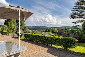 Terrace/patio - Apartment "Blick Ruhla" with Mountain View, Private Terrace and Wi-Fi (Ruhla)