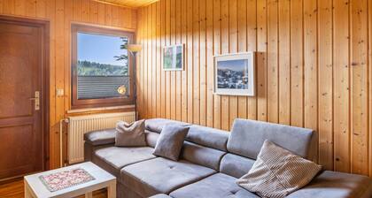 Apartment „Rennsteig Blick“ mit Bergblick, privater Terrasse und WLAN