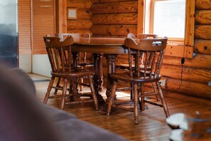 Dining - Overlook Outpost| Hocking Hills (Rockbridge)