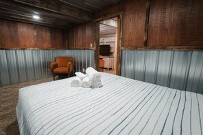 Room - Overlook Outpost| Hocking Hills (Rockbridge)