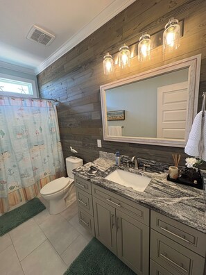 Bathroom - The Lazy Turtle (Oak Island)