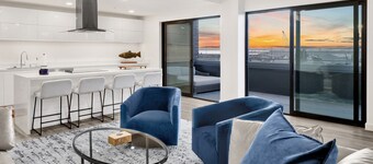 Bellingham Waterfront Penthouse • Wraparound Balcony, Downtown & Near WWU