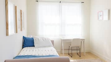 Iron/ironing board, WiFi, bed sheets