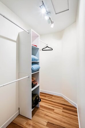 Interior - Harbourview Hideaway (Sooke)