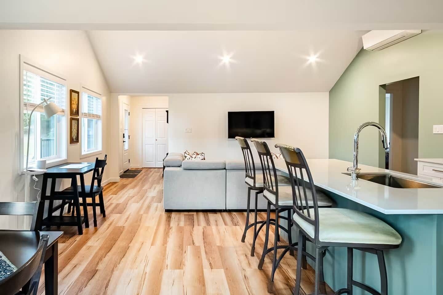 Harbourview Hideaway - Sooke