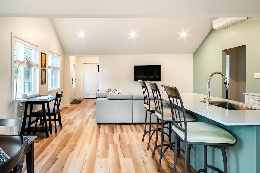 Harbourview Hideaway - Sooke